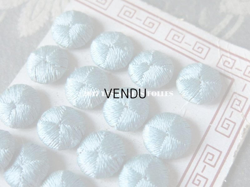 画像3: 19世紀 アンティーク シルク製 くるみボタン 13mm  16ピース スカイブルー