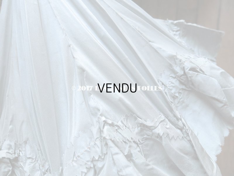 画像10: 19世紀末 アンティーク  シルク製 ブルーグレーの日傘 ポンポン付 リーフ柄 木製の柄