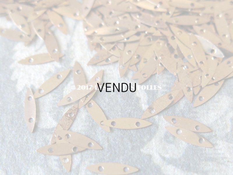 画像3: 1900年代 アンティーク ガラスの蓋の紙箱入り メタル製 極小 スパンコール リーフ型 ゴールド 2×7.5mm