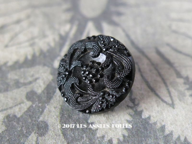 画像1: 1900年代 アンティーク フレンチジェットのボタン 花模様 1.4cm 