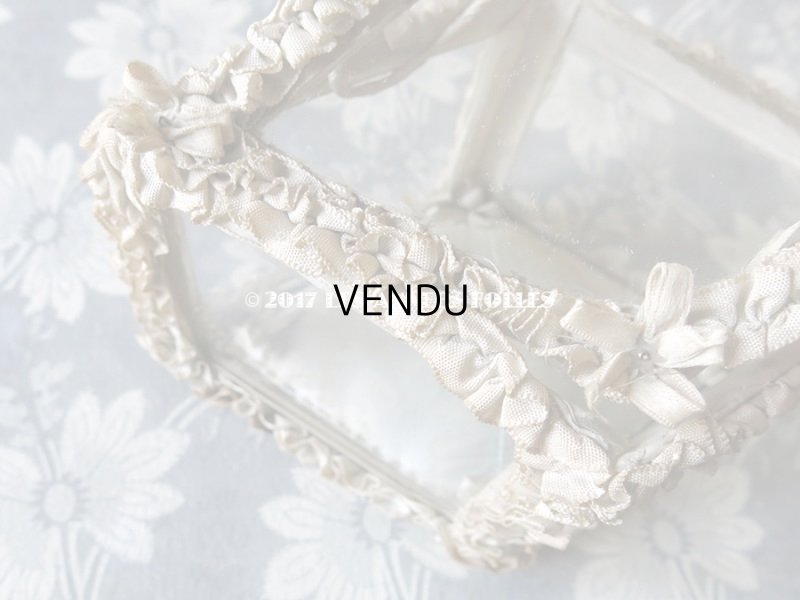 画像8: アンティーク ジュエリーボックス リボンワーク 淡いブルーのクッション