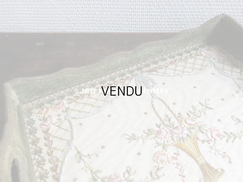 画像6: 19世紀末 アンティーク リボン刺繍 リボンワークのトレイ 花かごとリボンのガーランド