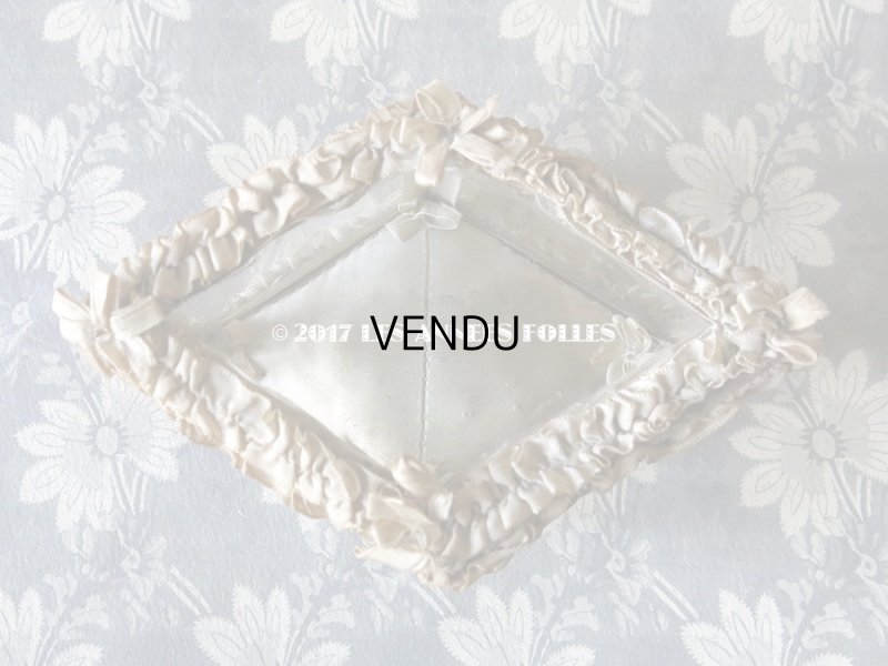 画像9: アンティーク ジュエリーボックス リボンワーク 淡いブルーのクッション