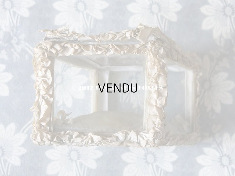 画像13: アンティーク ジュエリーボックス リボンワーク 淡いブルーのクッション