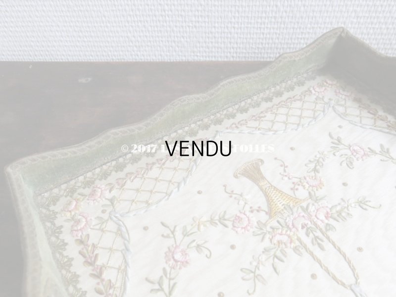 画像7: 19世紀末 アンティーク リボン刺繍 リボンワークのトレイ 花かごとリボンのガーランド