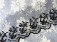 画像2: 19世紀 アンティーク シルク製オーガンジーのレース 花模様 黒 (2)