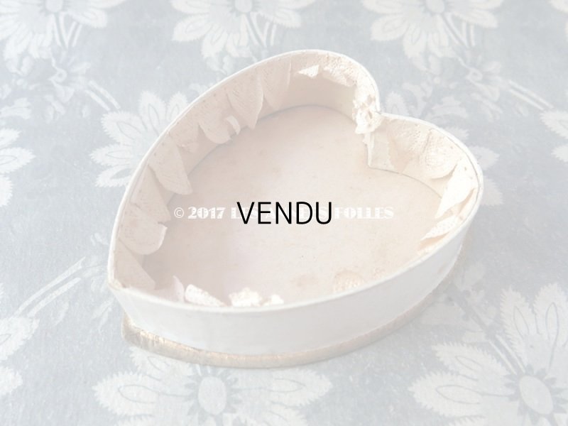 画像6: 1900年代 アンティーク ドラジェのお菓子箱 ハート型 花かごを持つ少女 レースペーパー付