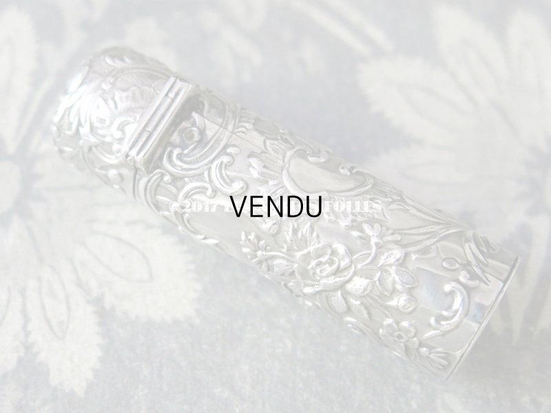 画像3:  アンティーク シルバー製 携帯用 花模様のパフュームボトル  クリスタルの栓 ロカイユ装飾