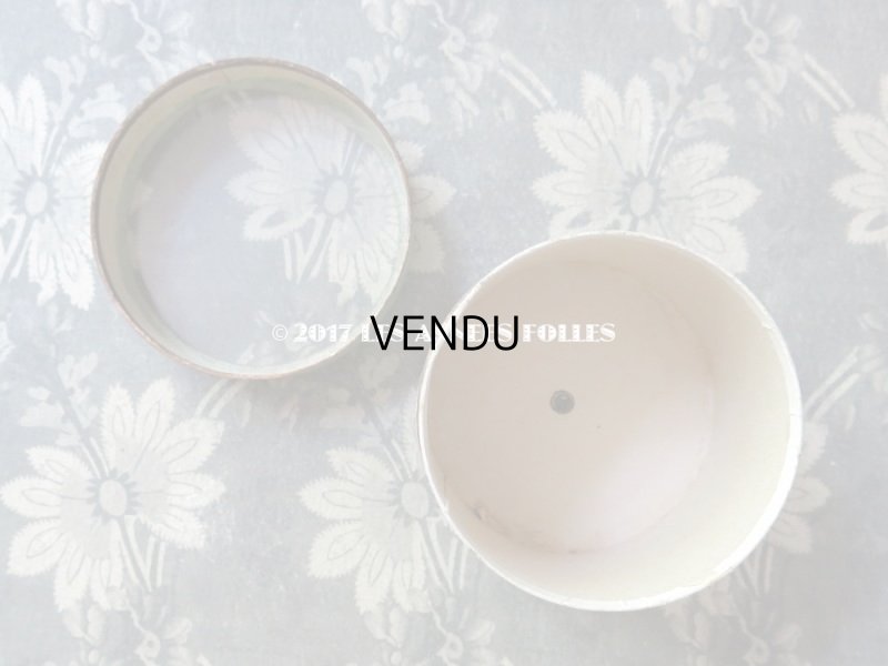 画像7: アンティーク ルーブル百貨店 硝子の蓋の糸箱 スレッドケース 淡いオリーブグリーン - GRANDS MAGASINS DU LOUVRE -