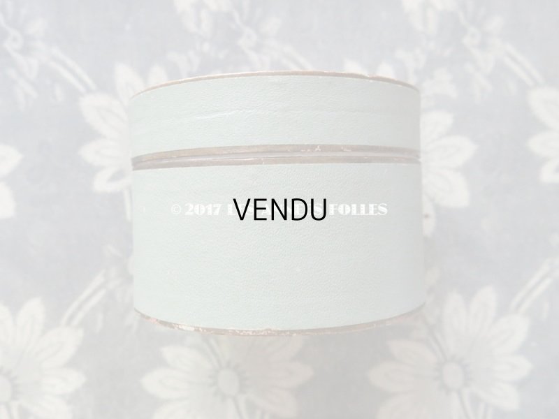 画像5: アンティーク ルーブル百貨店 硝子の蓋の糸箱 スレッドケース 淡いオリーブグリーン - GRANDS MAGASINS DU LOUVRE -