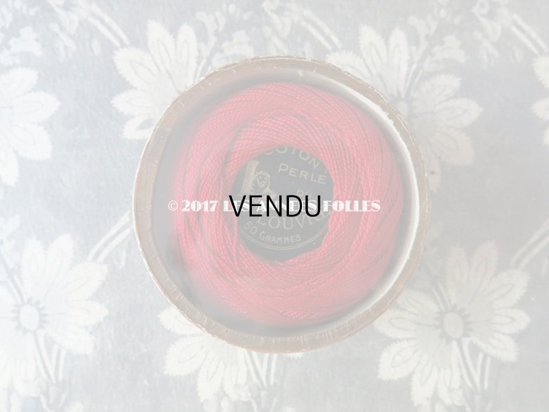 画像4: アンティーク ルーブル百貨店 硝子の蓋の糸箱 スレッドケース 淡いオリーブグリーン - GRANDS MAGASINS DU LOUVRE -