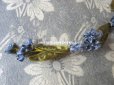 画像5: アンティーク ロココ調   スモーキーブルーの小さな花のコサージュ (5)