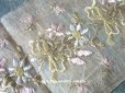 画像1: 1900年代 アンティーク シルク製 パステルカラーの花束の刺繍入りリボン　49cm (1)