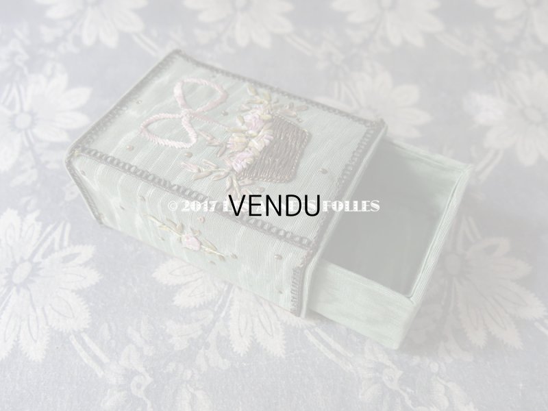 画像7: 19世紀 アンティーク 薔薇の花かごのリボン刺繍入り　小さな引き出し箱