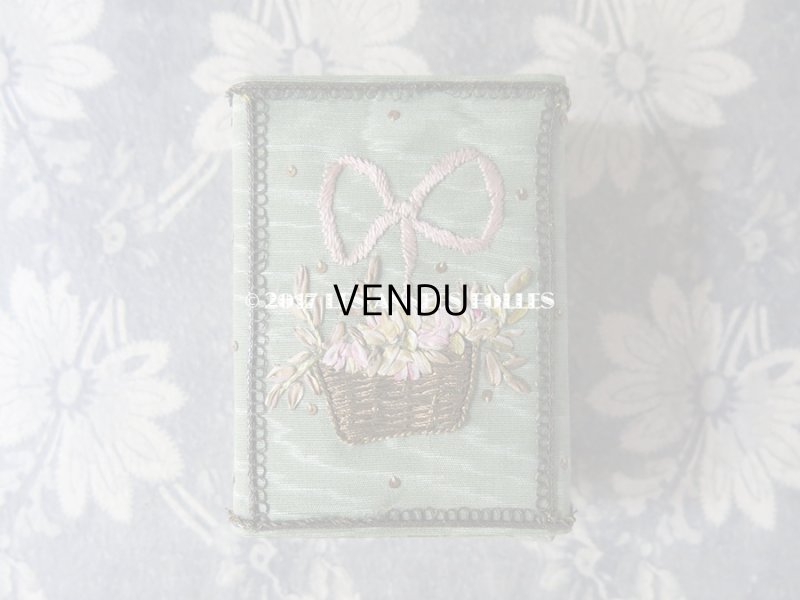 画像3: 19世紀 アンティーク 薔薇の花かごのリボン刺繍入り　小さな引き出し箱