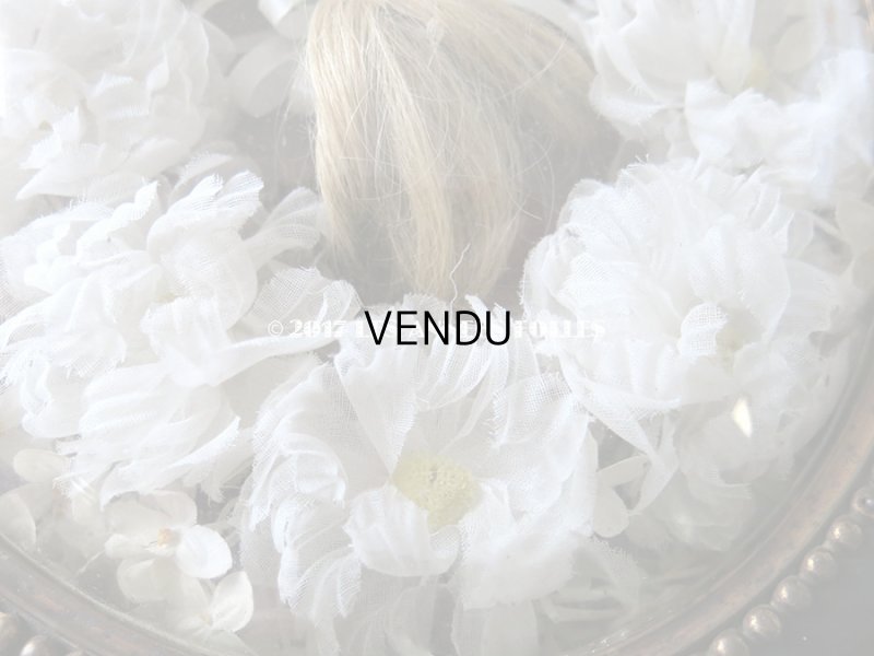 画像9: 19世紀 アンティーク ルリケール　聖遺物のガラスフレーム  白い布花 