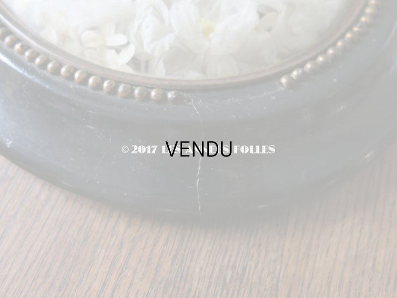 画像4: 19世紀 アンティーク ルリケール　聖遺物のガラスフレーム  白い布花 