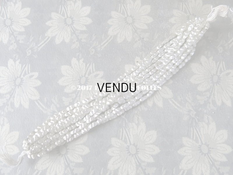 画像3: 1920年代 アンティーク 吹きガラス製 ビーズ  ライン入り ピーナッツ型 シルバー スフレビーズ 10×4mm 約200〜300ピース