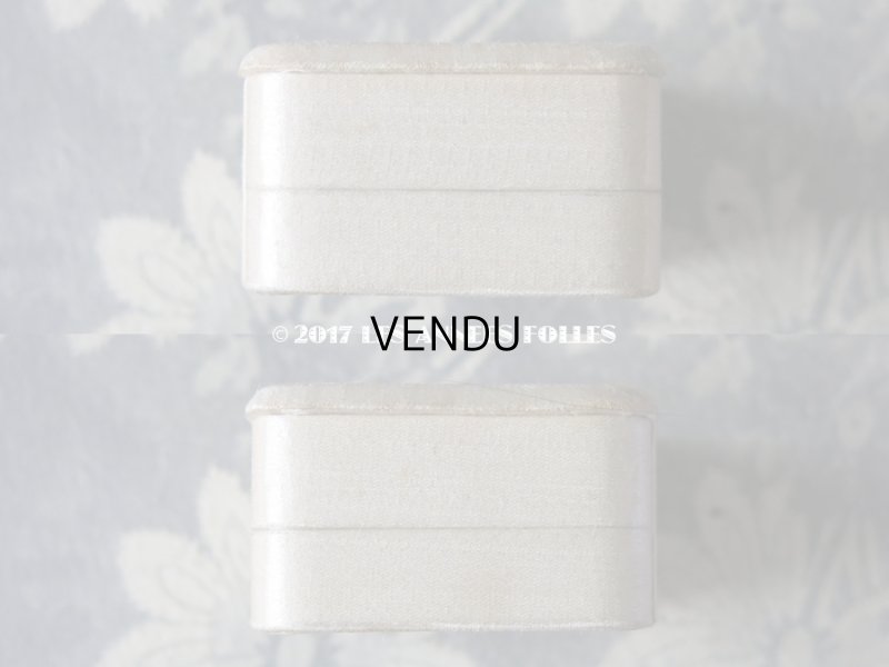 画像8: アンティーク ジュエリーボックス オフホワイトのシルクサテン