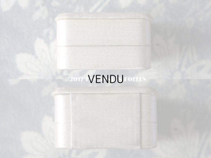 画像7: アンティーク ジュエリーボックス オフホワイトのシルクサテン