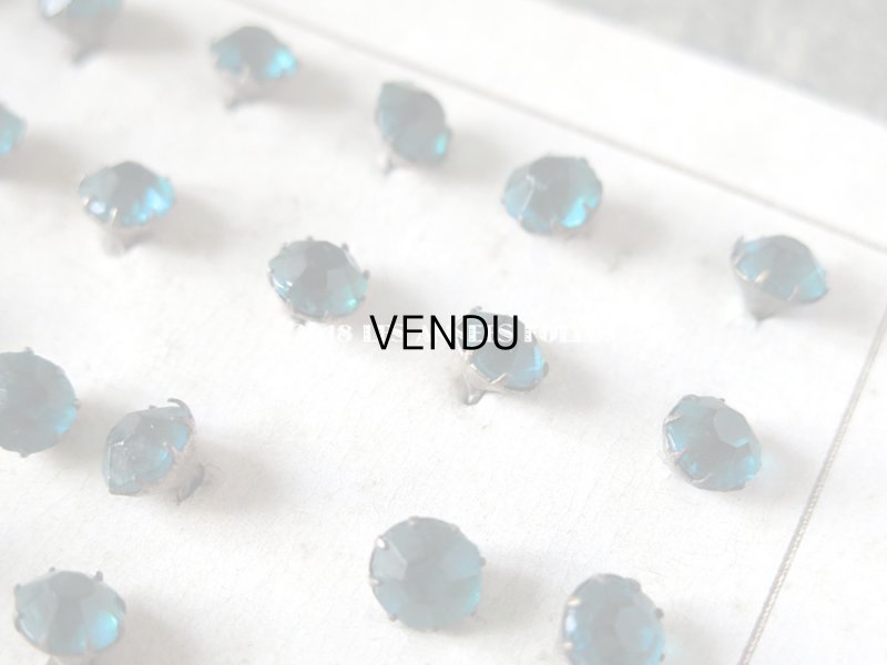 画像4: 19世紀末 アンティーク 極小 ガラスボタン グリーンブルー 7mm  24ピース