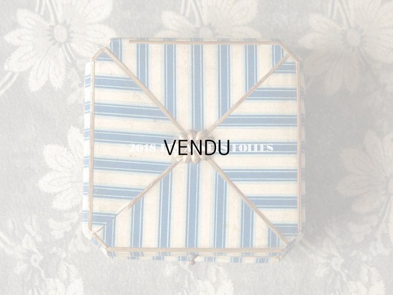 画像3: 19世紀 アンティーク ナポレオン3世時代 お菓子箱 ブルーのストライプ 脚付き 木箱 ドラジェ & チョコレート 