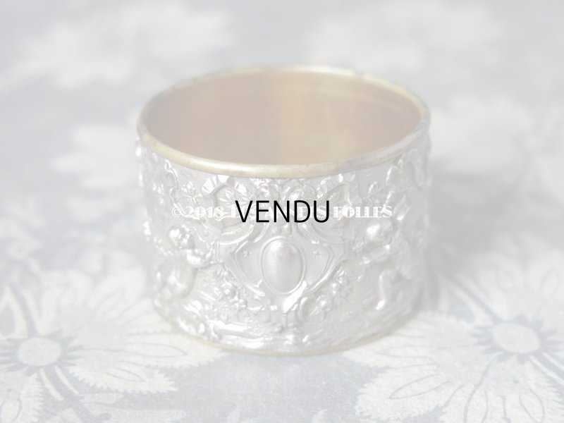 画像3: 19世紀末 アンティーク  ナプキンリング 2点のセット 天使と薔薇のガーランド