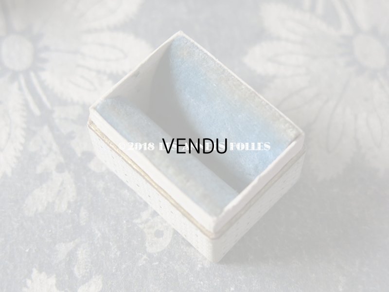 画像9: アンティーク とても小さなジュエリーボックス 花を持つ少女 リングボックス