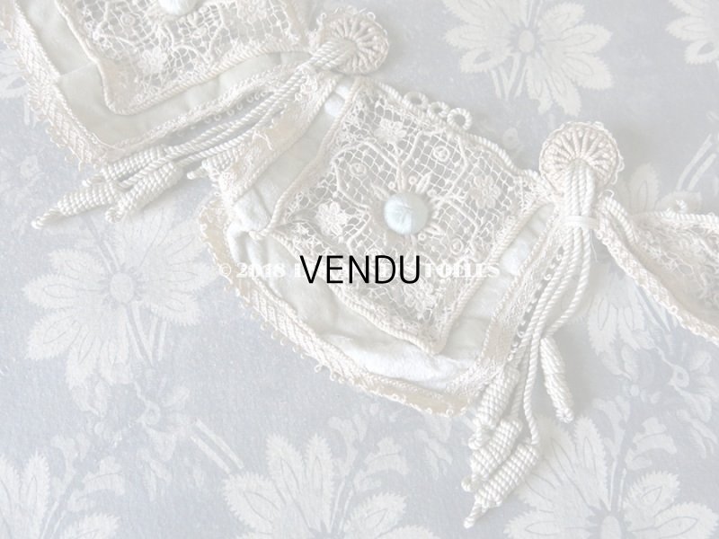 画像13: 19世紀末 アンティーク タッセル付 レース＆パールグリーンのベルベットのベルト