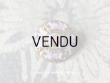 アンティーク エナメル ボタン 薔薇 ハンドペイント 薄紫 & ゴールドレリーフ 13mm