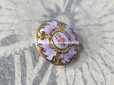 画像2: アンティーク エナメル ボタン 薔薇 ハンドペイント 薄紫 & ゴールドレリーフ 13mm (2)