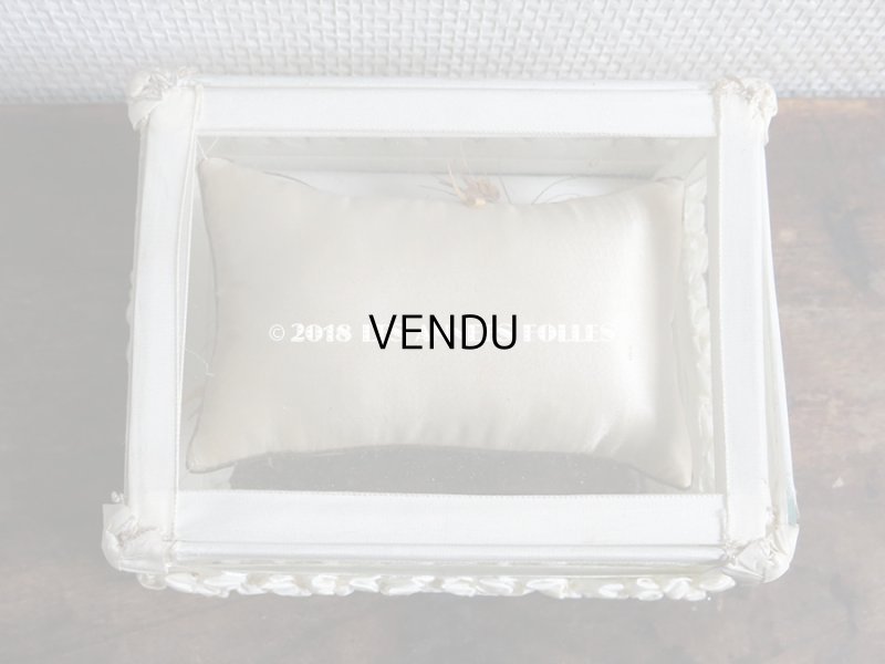 画像10: 19世紀末 アンティーク イエスキリストのルリケール ガラスケース 聖遺物 オフホワイトのリボンワーク 