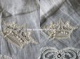 画像6: 19世紀 アンティーク ポワンドガーズのレース  結婚式のハンカチ 王冠の刺繍 【 ポワン・ド・ガーズ 】