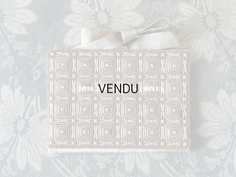 画像3:  アンティーク  ニードルケース  淡いブルーグリーン AMITIE