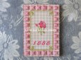 画像3: 1888年 アンティーク  ニードルケース  ピンクの薔薇 両開き