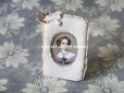 画像3: 19世紀 アンティーク 貴婦人の肖像画 リボン付 とても小さなフォトフレーム