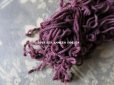 画像2: 1920年代 アンティーク  刺繍用 シルクベルベットの紐  シルク製 深紫 シェニール糸 シュニーユ糸 (2)