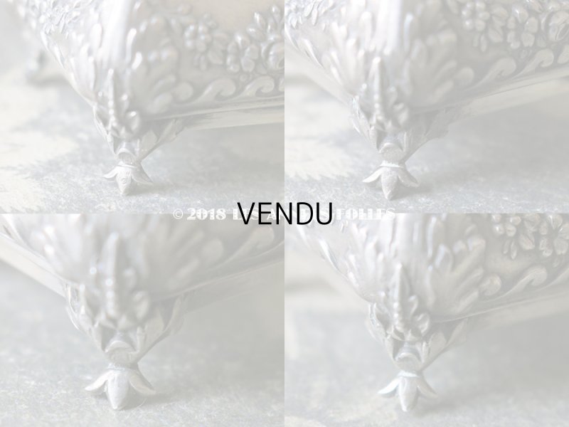 画像11: 1900年代　アンティーク シルバー製 脚付き　パウダーケース 薔薇のガーランド＆モノグラム