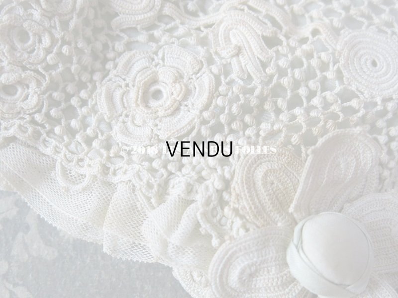 画像14: 1900年代 アンティーク ベビー用 クロシェレース 小さなポンポン ボネ & ソックス 淡いブルーの花モチーフ付