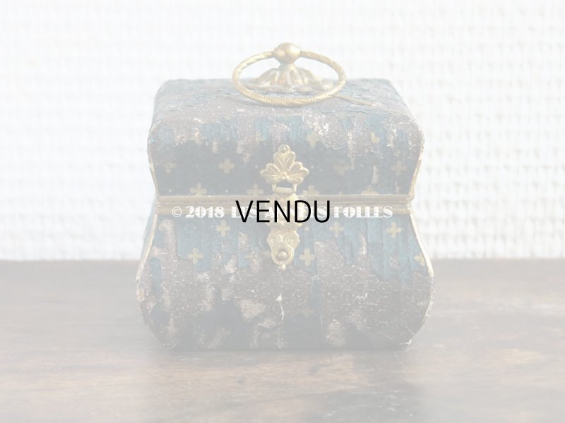画像2: 19世紀 アンティーク ナポレオン3世時代 小さなお菓子箱  ドラジェ & チョコレート 小さな花模様
