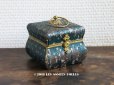 画像1: 19世紀 アンティーク ナポレオン3世時代 小さなお菓子箱  ドラジェ & チョコレート 小さな花模様 (1)