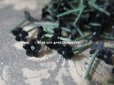 画像2: アンティーク コサージュ材料 勿忘草の花びらのセット 茎付き 黒 (2)