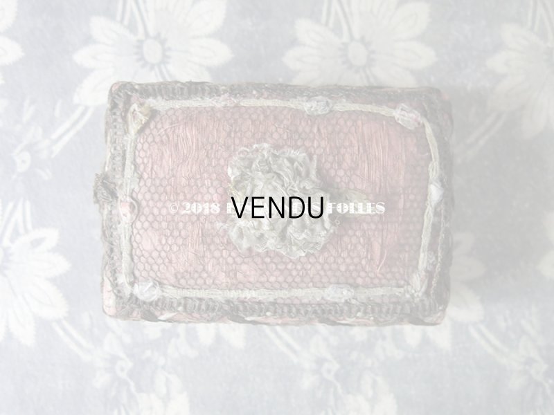画像3: 19世紀末 アンティーク ロココトリム&金糸のトリム お菓子箱 シルク製