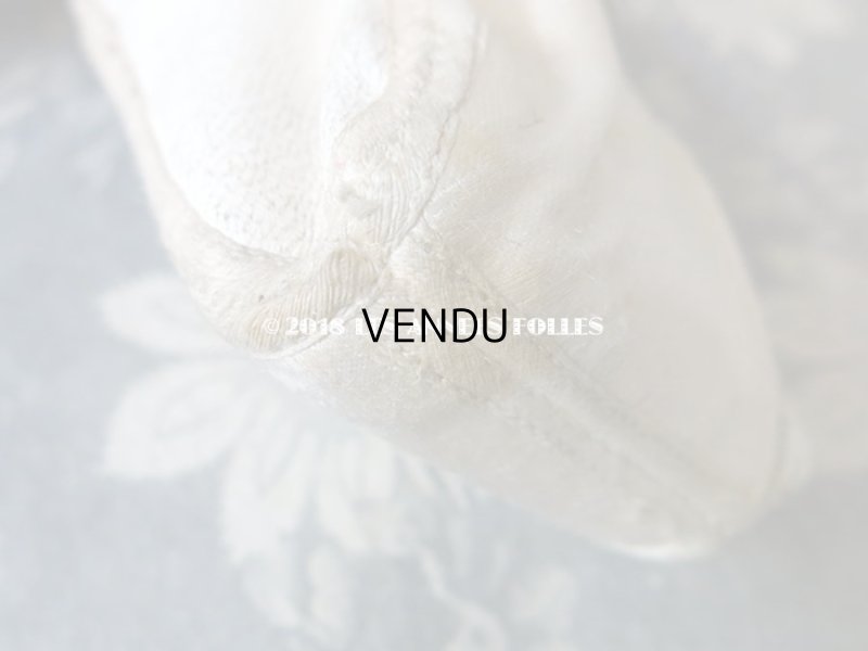 画像9: 1900年代 アンティーク ベビー用  手刺繍の花とリボンのガーランド オフホワイトのシルクサテン