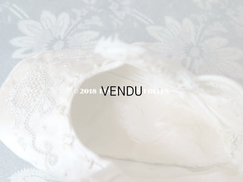 画像6: 1900年代 アンティーク ベビー用  手刺繍の花とリボンのガーランド オフホワイトのシルクサテン