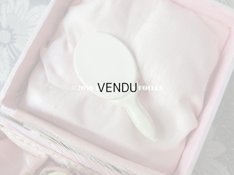 画像4: アンティーク ドール用小物 ピンクのコフレ 薔薇模様のファン & ミラー & ブラシ & ケース