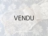 アンティーク 花模様のレース バルブ・ド・ボネ