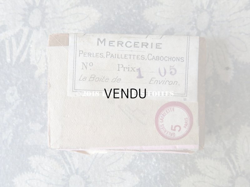 画像4: 1900年代 アンティーク ガラスの蓋の紙箱 スフレビーズ入り - AUX GALERIES LAFAYETTE -