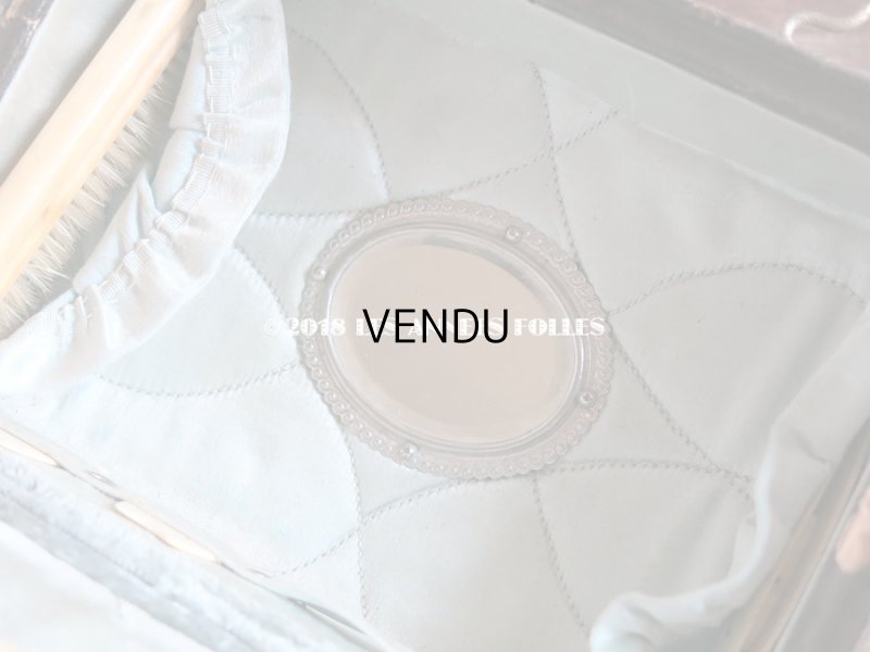 画像9: 19世紀 アンティーク ミラー付シルクベルベットのバッグ ネイルケア＆裁縫道具のセット入り グレイッシュグリーン