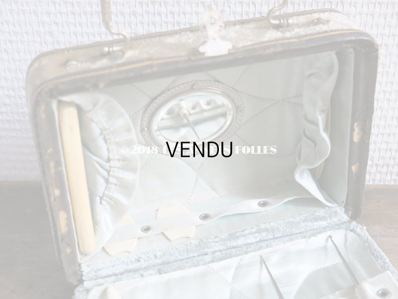 画像7: 19世紀 アンティーク ミラー付シルクベルベットのバッグ ネイルケア＆裁縫道具のセット入り グレイッシュグリーン